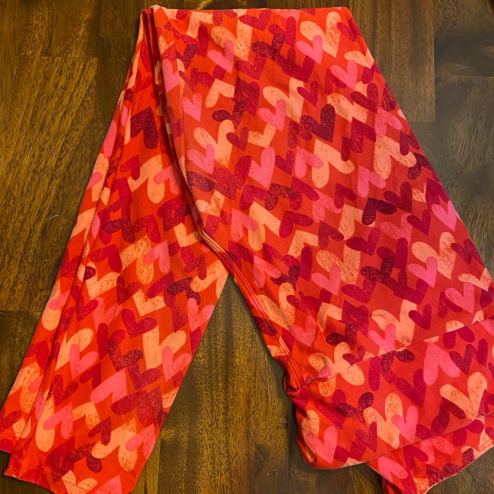 Lularoe OS Valentine’s leggings